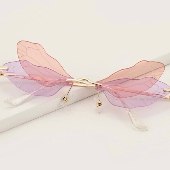 FINAL SALE PRICE Butterfly Sunglasses 🦋 - Picture 3 of 7